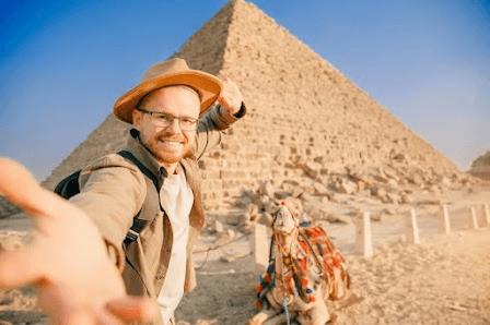 Service image for Dagtrip Cairo per Vliegtuig: Giza Piramides, Sfinx & Museum (Lunch, Felucca Optioneel)