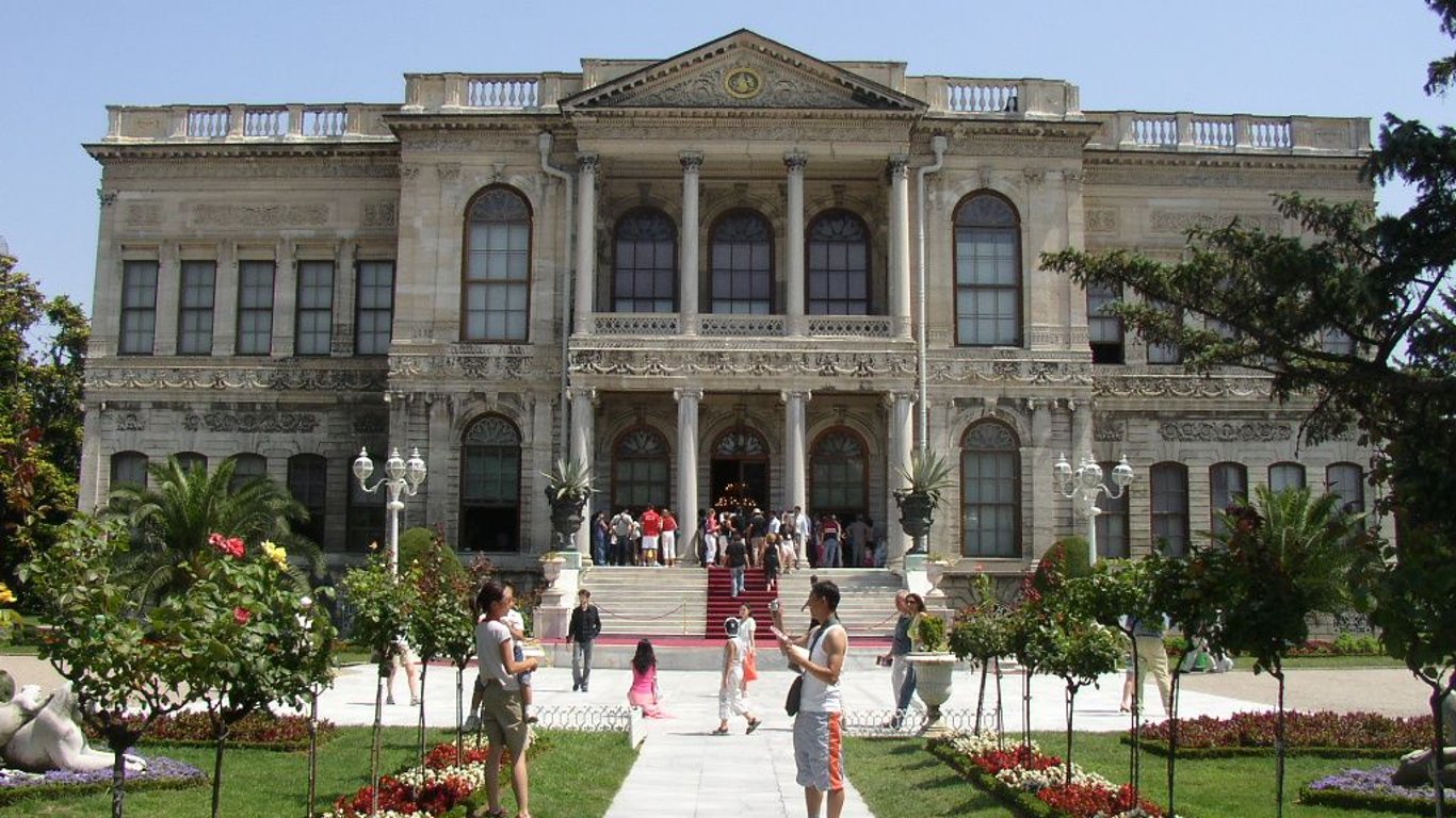 Παλάτι Ντολμάμπαχτσε & Δύο Ήπειροι: Ημίωρη Δημόσια Ξενάγηση (Ξενάγηση 5)