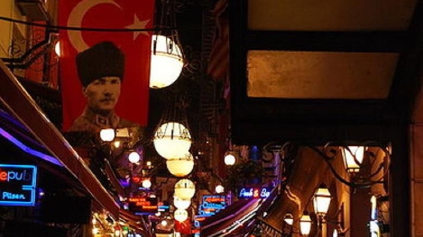 Service image for 夜幕下的佩拉：美食徒步之旅