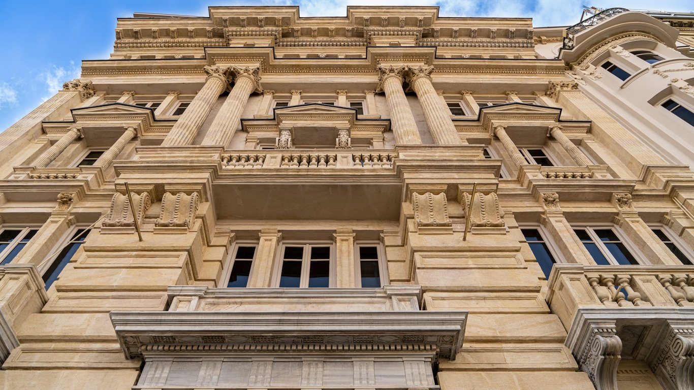 Pera & Beyoğlu Art Walk – Private Tour of Pera Museum and İstiklal’s Leading Galleries