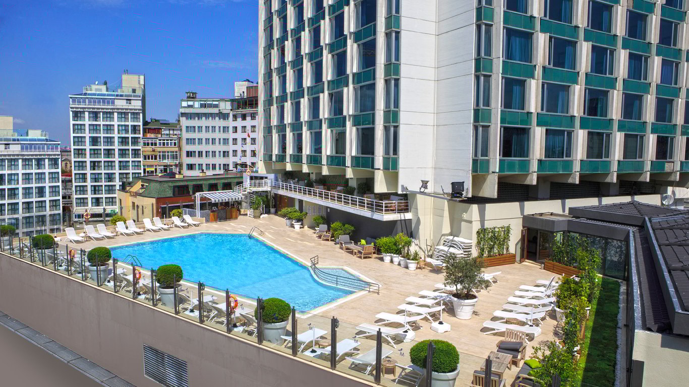 Service image for A Piscina do Terraço Marmara Taksim