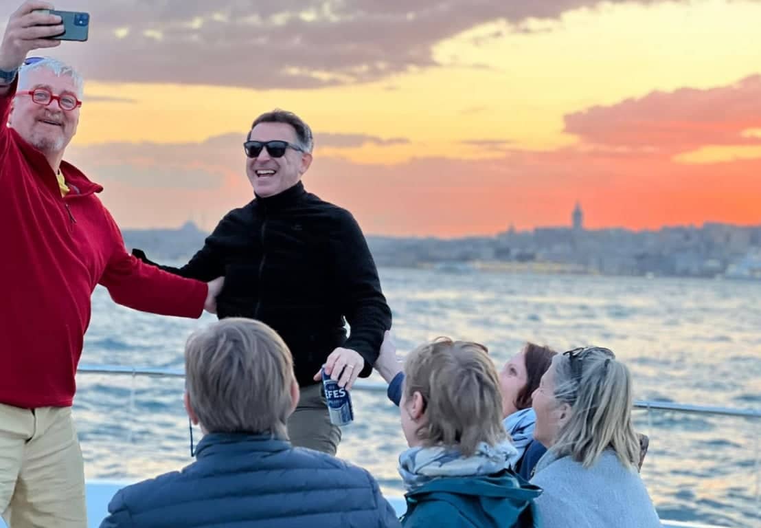 Crociera al Tramonto sul Bosforo – Esperienza di Yacht di Lusso a Istanbul