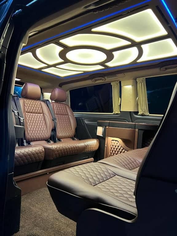 Приватний трансфер з аеропорту Анталії на мінівені Vito