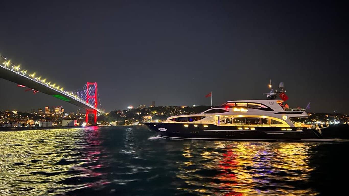 Denden Mega Yacht Rental – Luxurious Bosphorus Tour in Istanbul