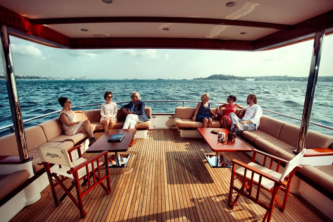 Barca Armada Trip – Noleggio Privato di Yacht Notturno a Istanbul
