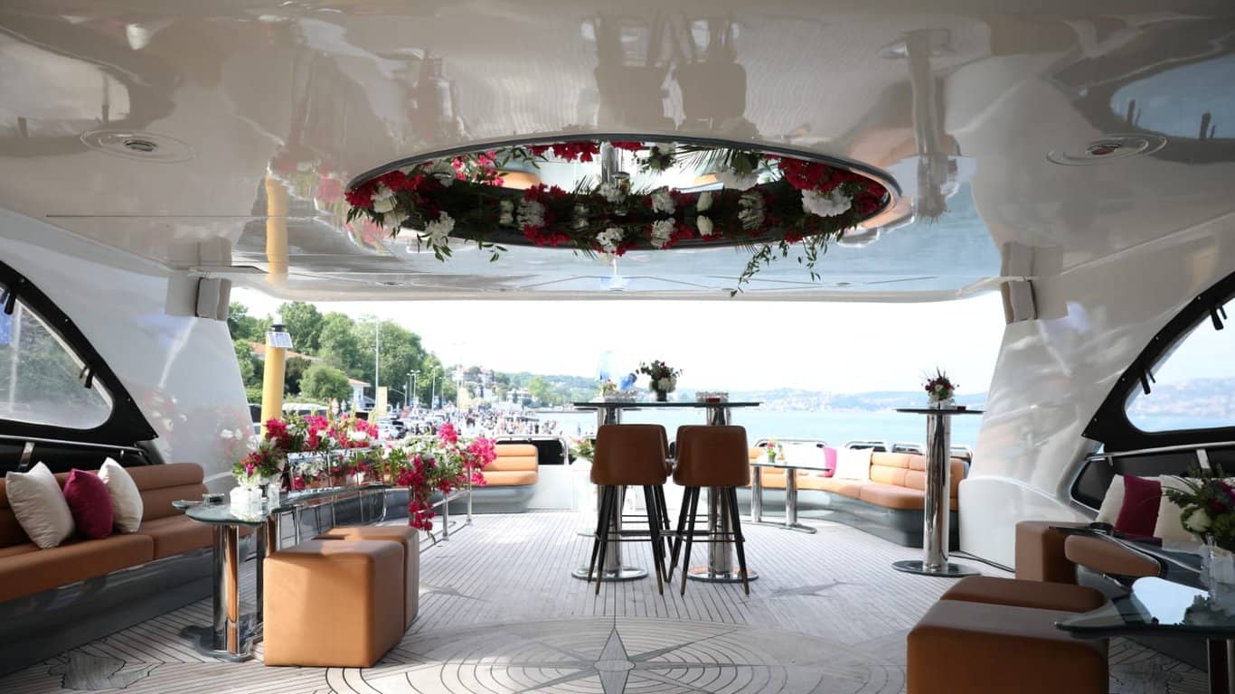 Denden Mega Yacht Rental – Luxurious Bosphorus Tour in Istanbul