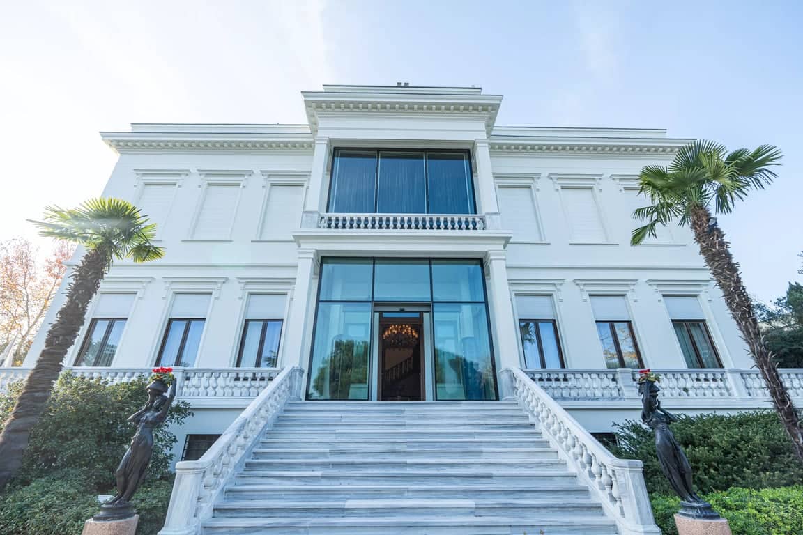 Maslak Art Walk – Private Museum & Artist Studio Tour with Lunch at Sakıp Sabancı Museum