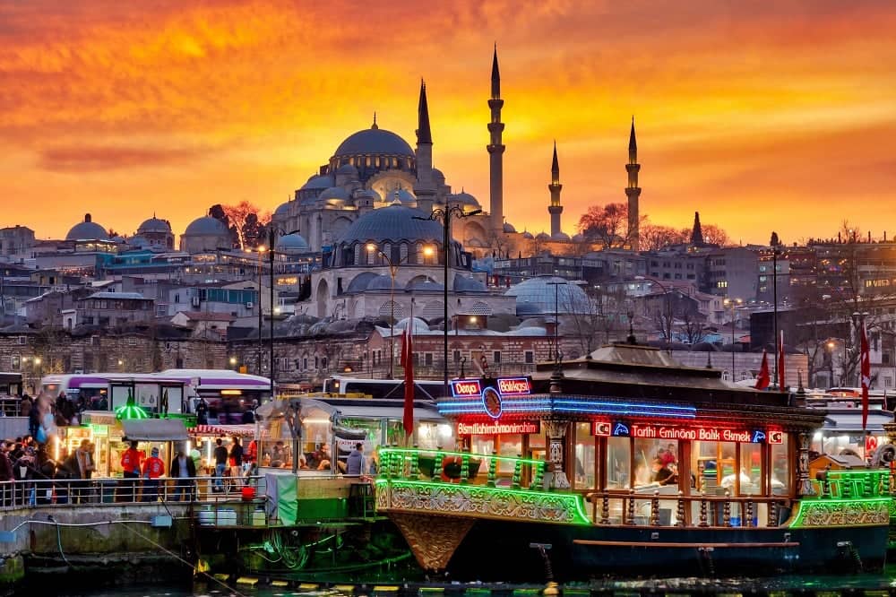 Рибний сендвіч в Еміньоню