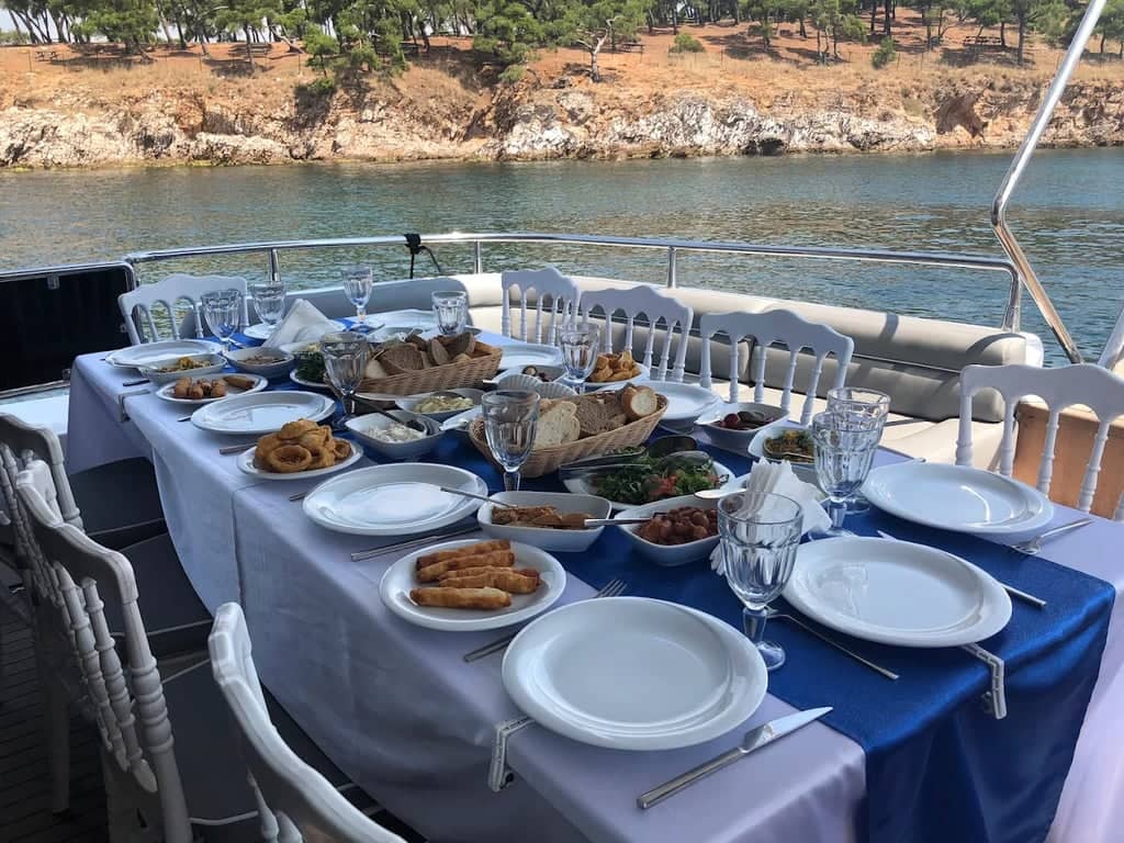 Yate Real – Experiencia de Yate Privado Premium en el Bósforo