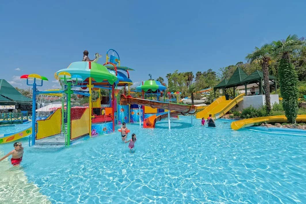 Waterhill Aquapark – Diversão em Família com Escorregadores Aquáticos e Shows de Golfinhos - 8