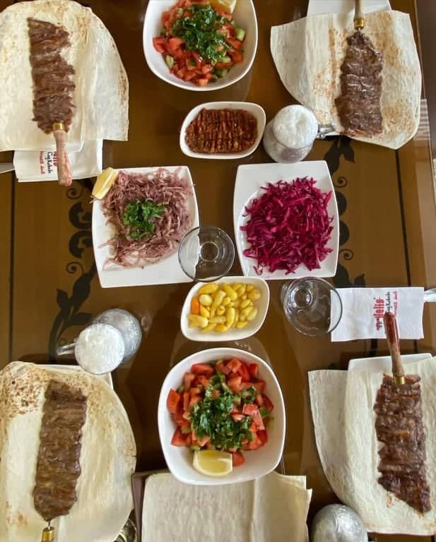 Halis Erzurum Cağ Kebap – Otentik Odun Ateşinde Kuzu Lezzeti