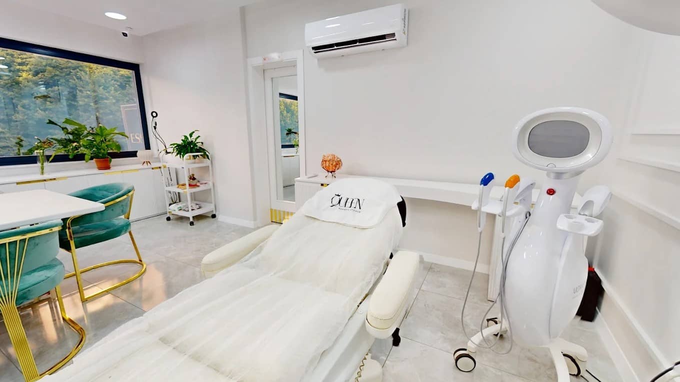 استودیو زیبایی کوئین - درمان‌های پیشرفته زیبایی برای اعتماد به نفس