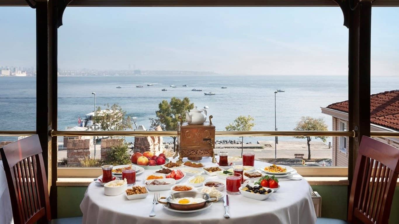 رستوران آرمادا تراس: غذا خوردن با چشم‌اندازهای بسفر در استانبول