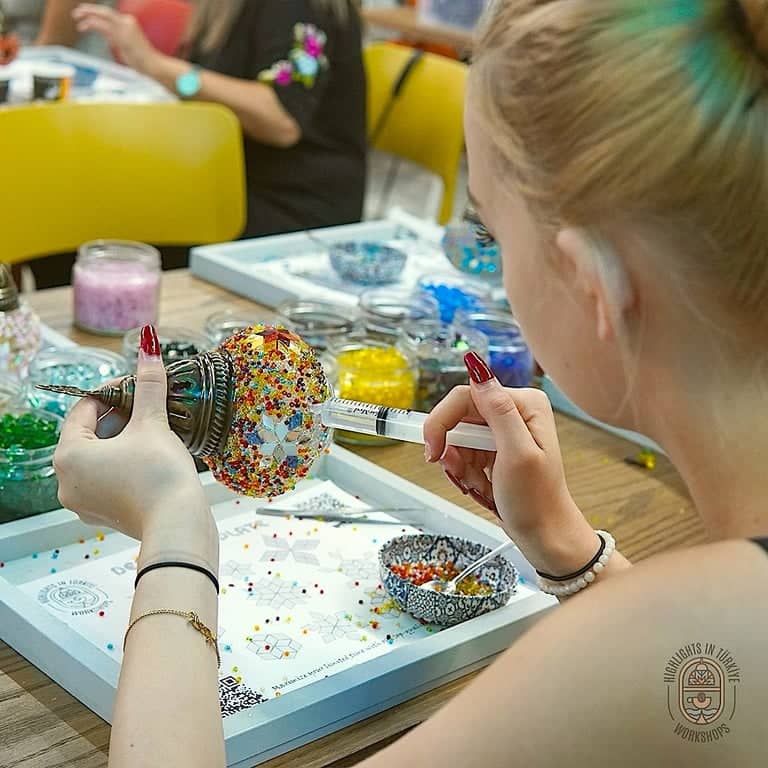 Запишитесь на мастер-класс по созданию турецких мозаичных ламп и подсвечников в Стамбуле - 8