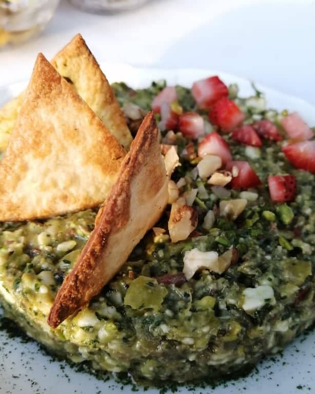 مطعم فيروز – حانة حديثة بإطلالة على البوسفور