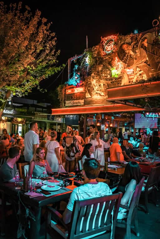 Kaptan Korsan Restoran Kafe & Bar – Müzik, Yeme İçme & Eğlence