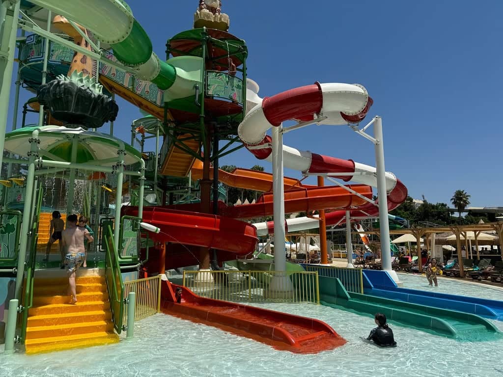 Tour Privado do Aquapark Waterhill – Diversão em Família com Escorregadores de Água