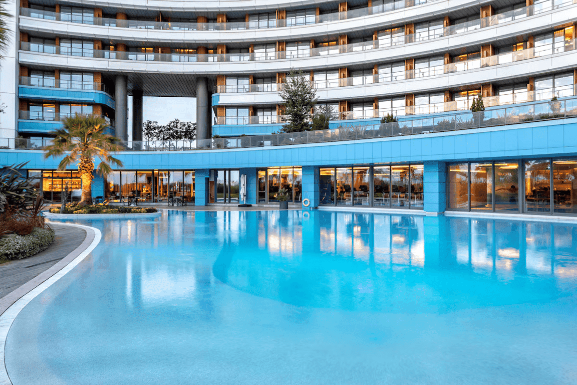 Radisson Blu Hotel Istanbul Ottomare Pool Experience - 8