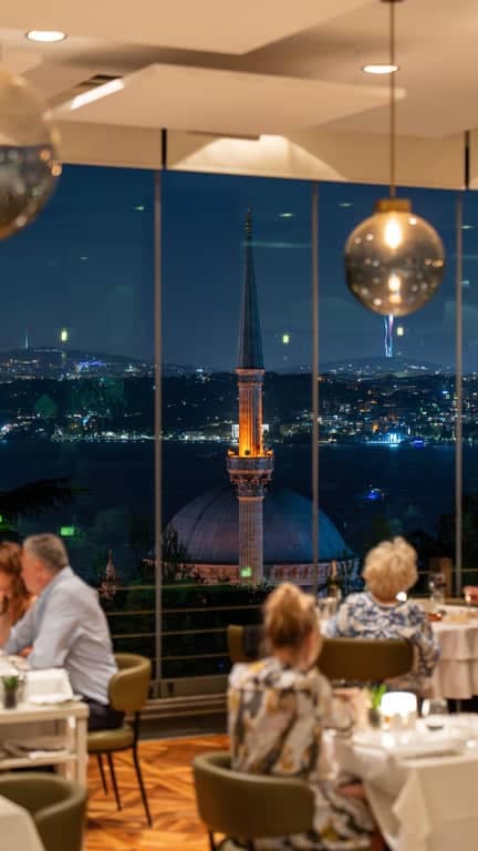 مطعم وبار تيري – تناول طعام راقٍ مع إطلالة على البوسفور في غيموشسيو