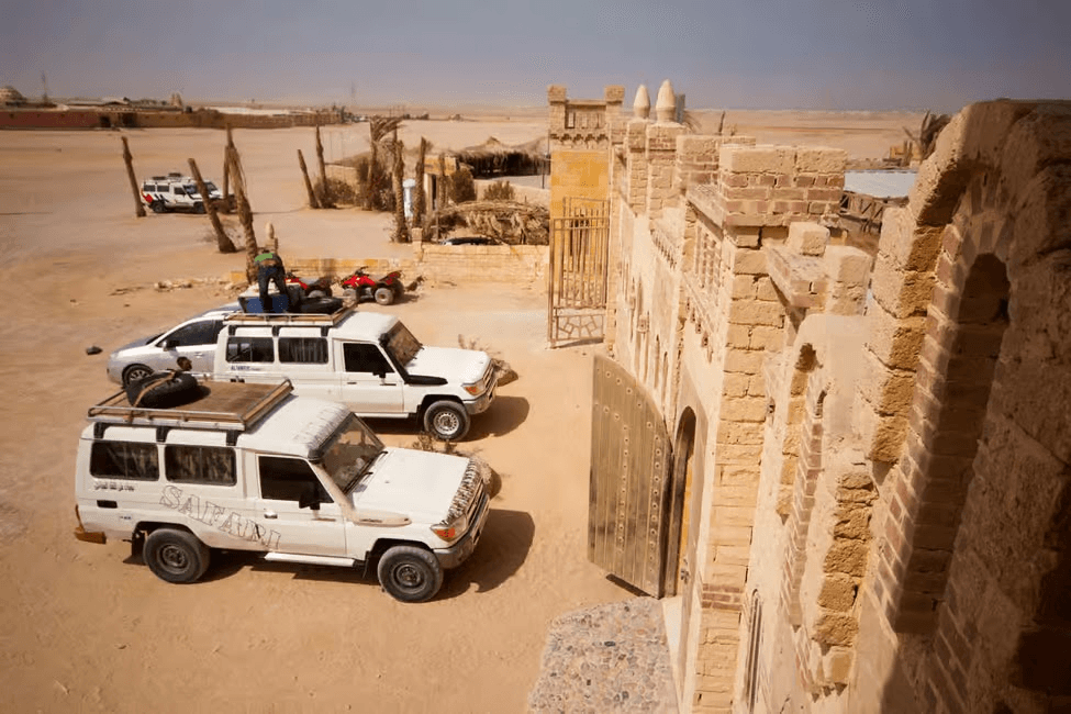 Hurghada'da Süper Safari: Bedouin Köyüne Jeep, Quad (30 dk), Buggy/Go-Kart (15 dk) & Akşam Yemeği Gösterisi
