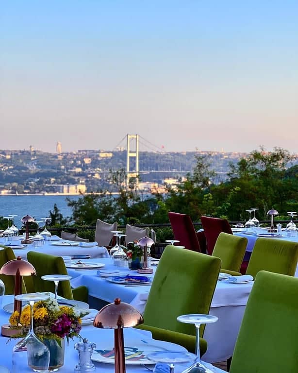 صن سيت جريل آند بار – تناول الطعام الراقي بإطلالة على البوسفور في إسطنبول