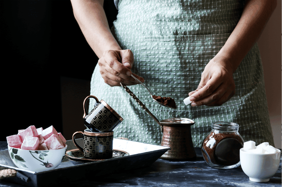 قهوه ترک را بر روی شن دم کنید و فال خود را در استانبول بخوانید