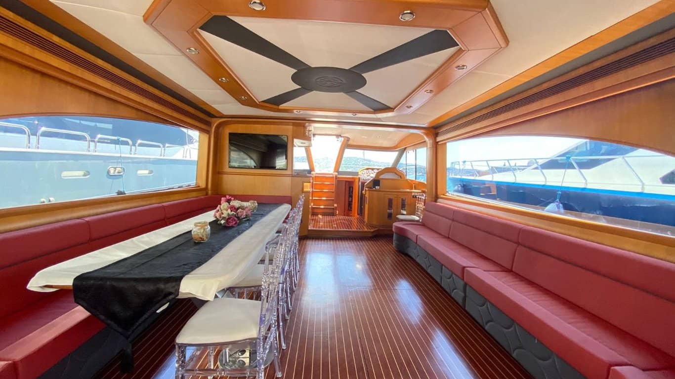 İstanbul'da Denden Seven Yatı Kiralama – Boğaz Turu