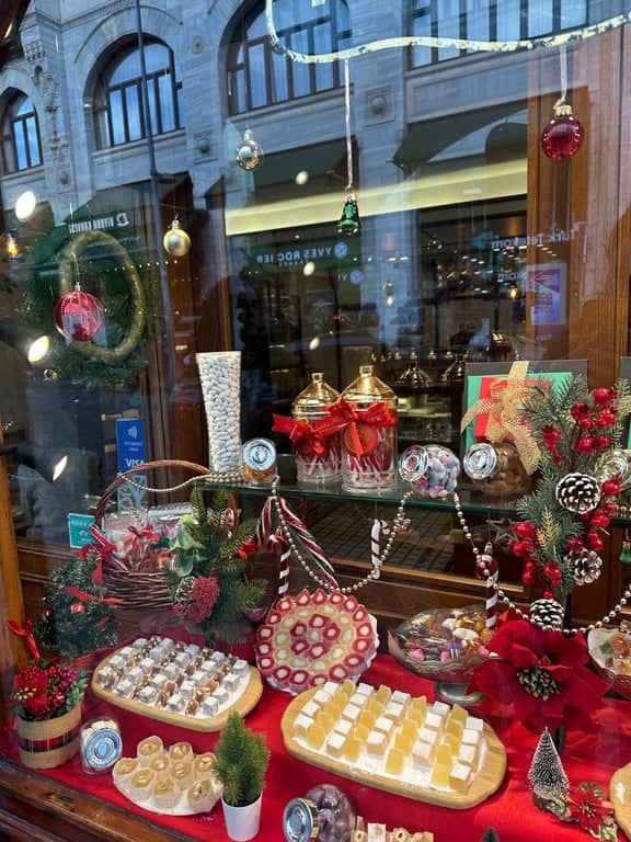 Mısır Çarşısı'ndan Kadıköy'e Geleneksel Yemek Turu – İstanbul’un Yerel Lezzetlerini Tadın