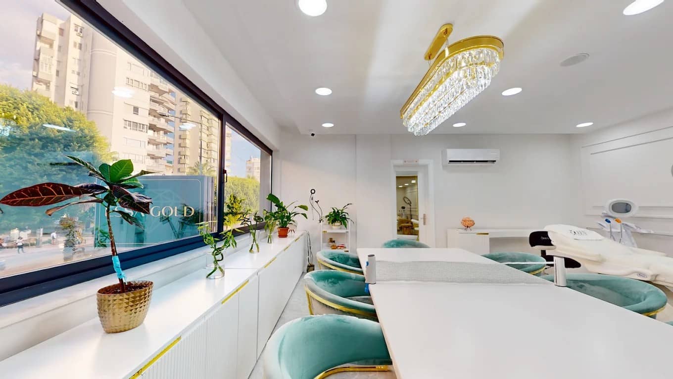 استودیو زیبایی کوئین - درمان‌های پیشرفته زیبایی برای اعتماد به نفس