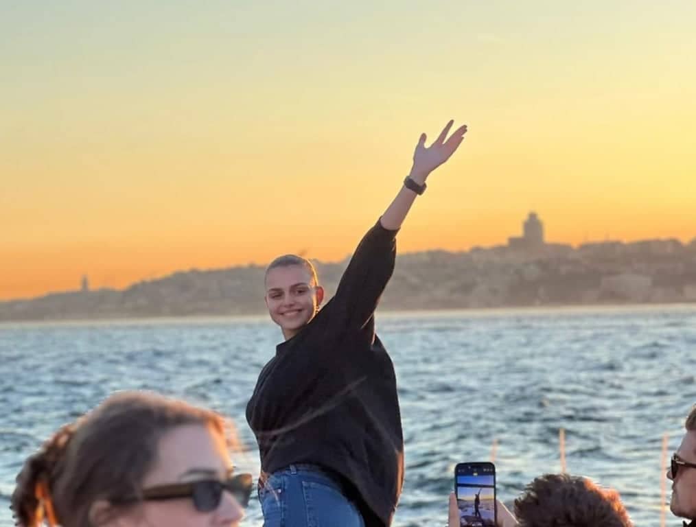 Crociera al Tramonto sul Bosforo – Esperienza di Yacht di Lusso a Istanbul