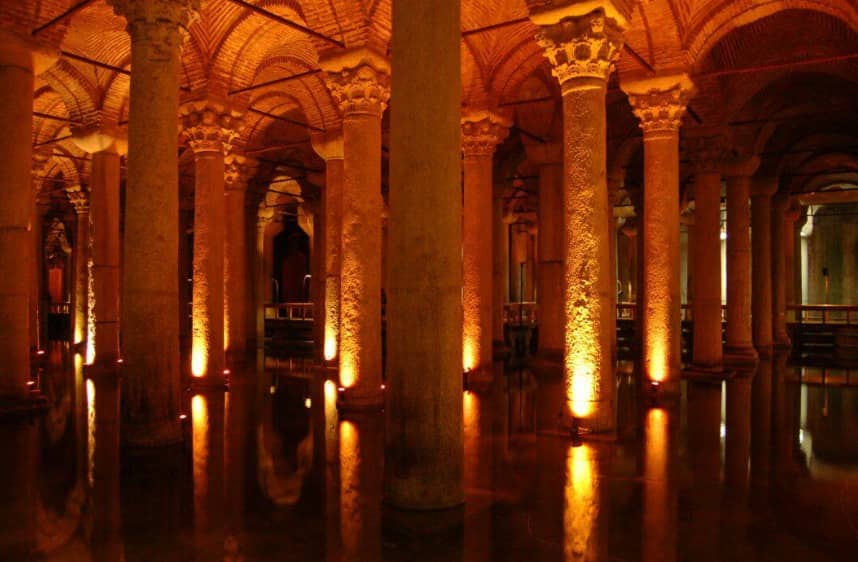 伊斯坦布尔巴西利卡地下水宫（Yerebatan）夜间游览
