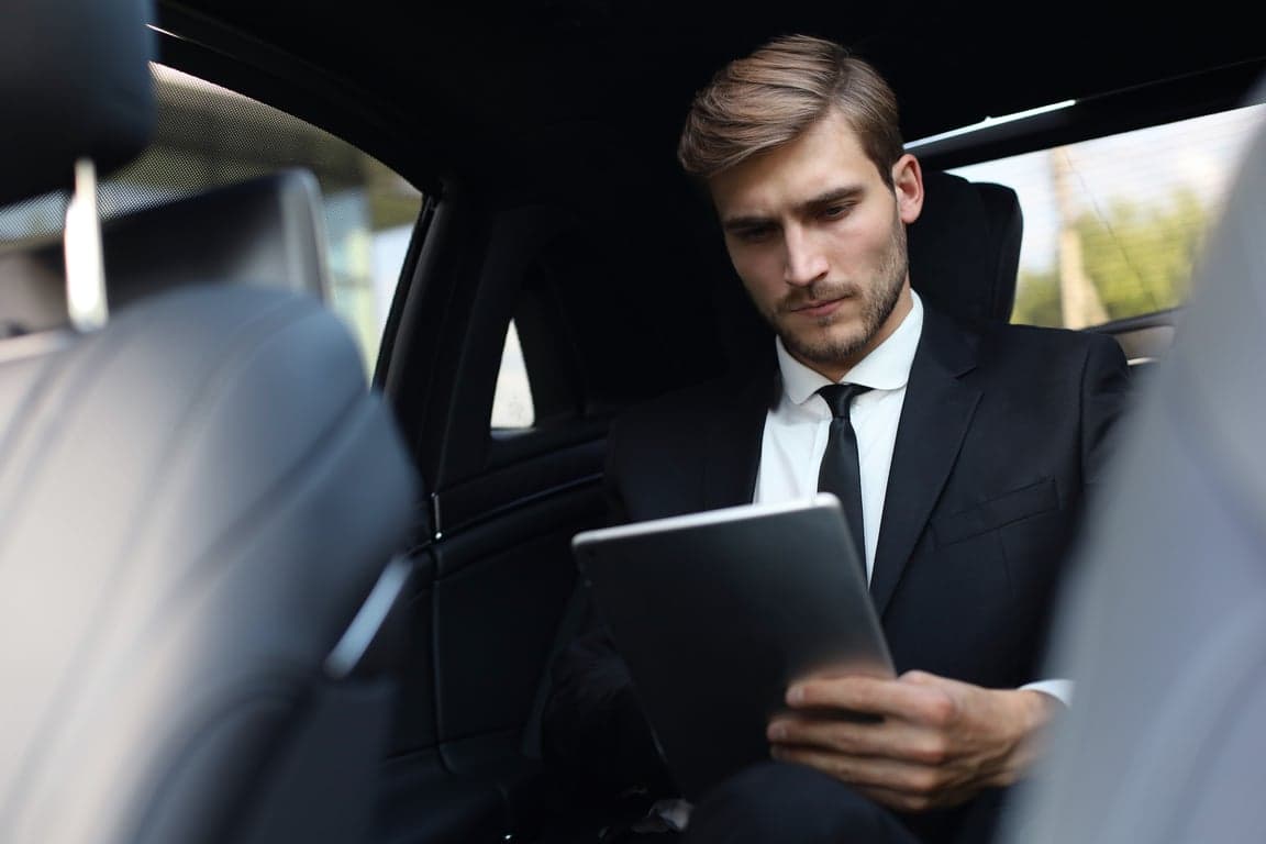 Transfert Aéroport Mercedes S-Class à Istanbul – Où le Confort Rencontre le Prestige