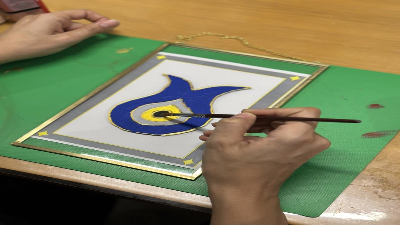 アンタルヤ真鍮フレームガラスアクリル絵画ワークショップ – クリエイティブアート体験