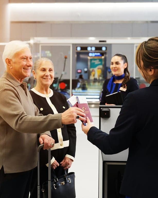 Istanbul VIP Ankunftspaket für zwei – Fast Track, Transfer & eSIM