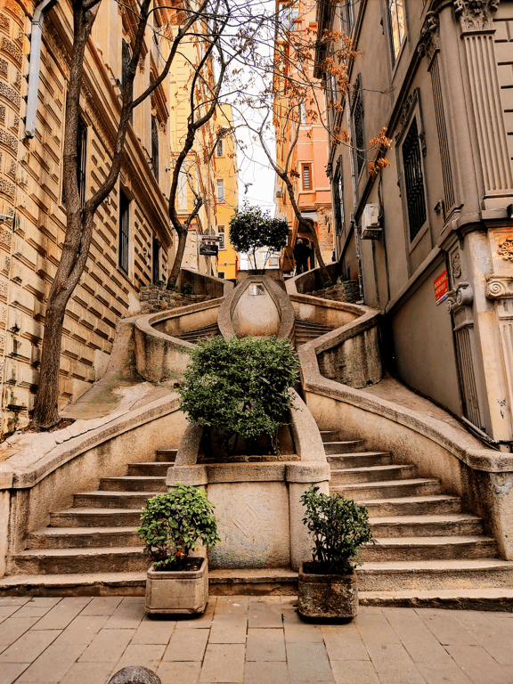 Прогулка по искусству Перы и Бейоглу – Частный тур по галериям и музеям на улице Истикляль