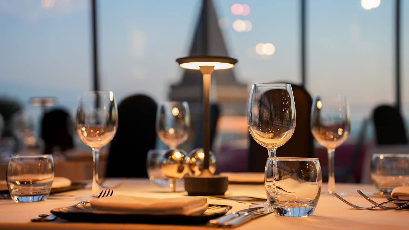 360 Istanbul – Cena sul tetto con vista a 360° sul Bosforo & Spettacoli dal vivo