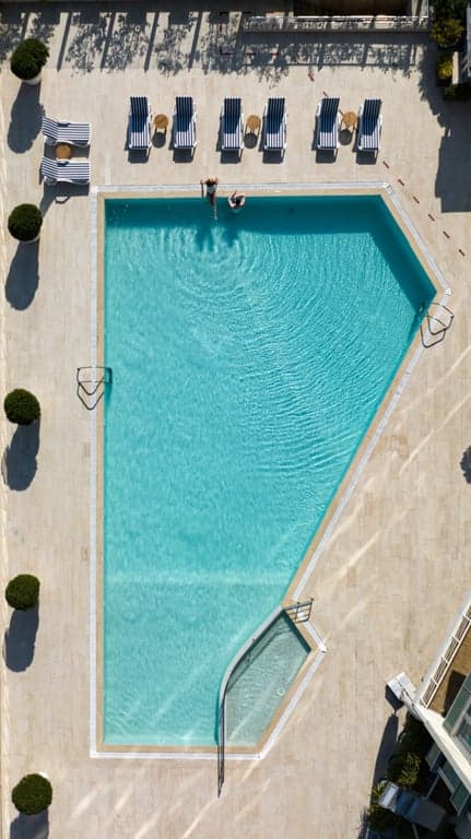 La piscina en la terraza del Marmara Taksim