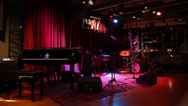 Noches de Jazz en Pera 77