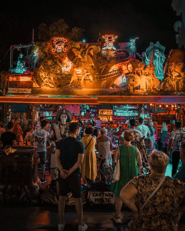 Restaurante Café y Bar Capitán Pirata – Música, Comida & Diversión