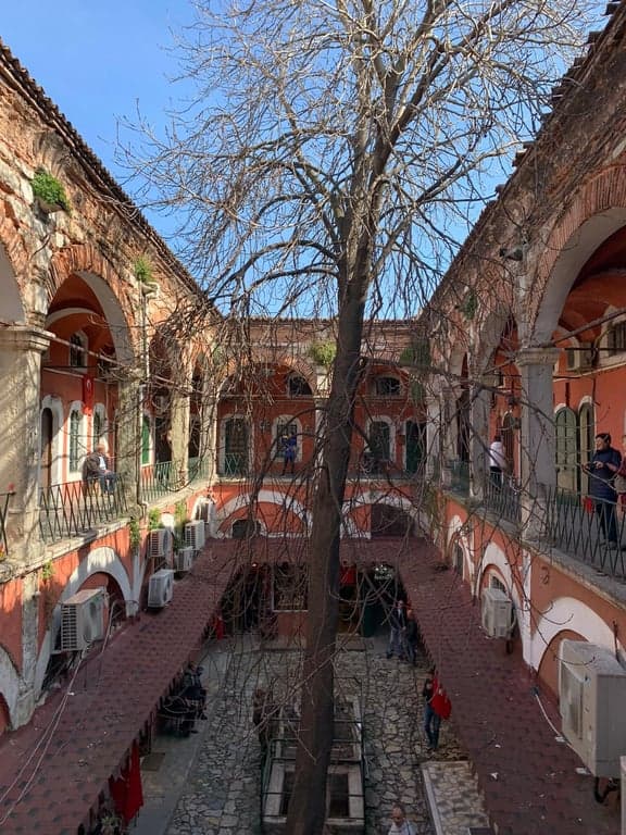 Buche die Geheimen Istanbul Tour mit Şerif Yenen – Erkunde Istanbul