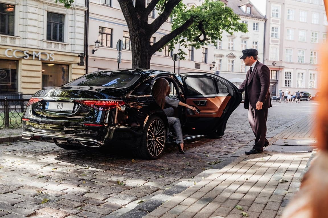 Serviços de Transferência Aeroportuária com Mercedes E-class