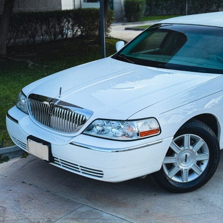 ترانسفر خصوصی فرودگاه آنتالیا با لیموزین Lincoln