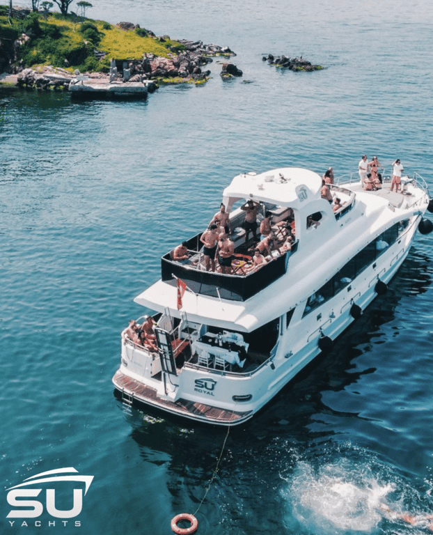 Réservez le Yacht Royal à Istanbul – Tours privés du Bosphore et des îles