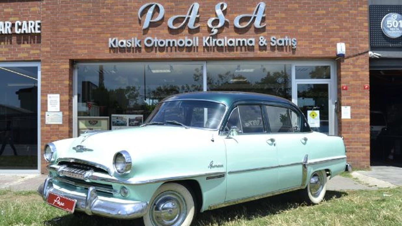 Plymouth Belvedere 1954 – Tour in auto classica a Istanbul