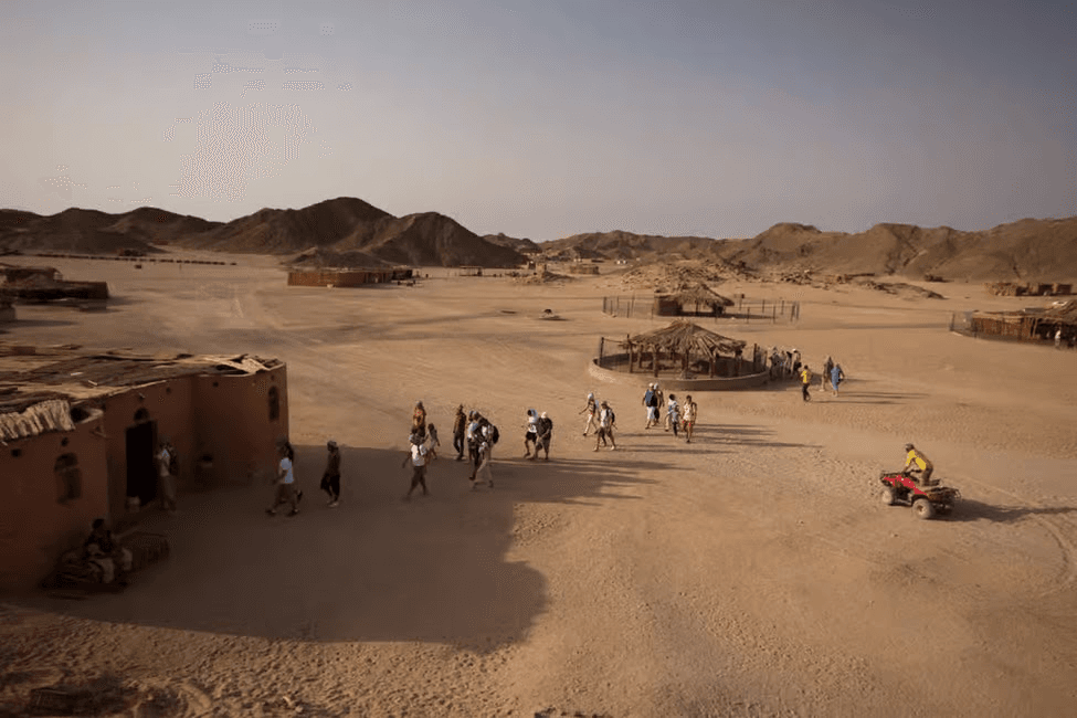 Super Safari in Hurghada: Jeep naar Bedoeïendorp, Quad (30 min), Buggy/Go-Kart (15 min) & Dinnershow