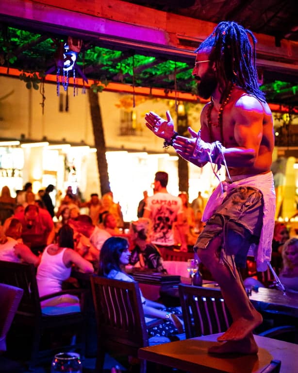Restaurante Café y Bar Capitán Pirata – Música, Comida & Diversión