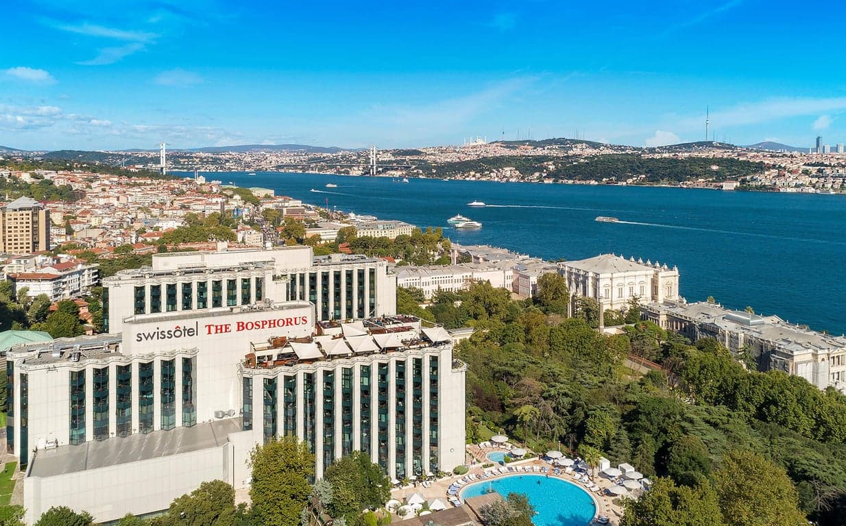 Swissôtel Босфор - Доступ до басейну на день з можливістю масажу та коктейлем на даху