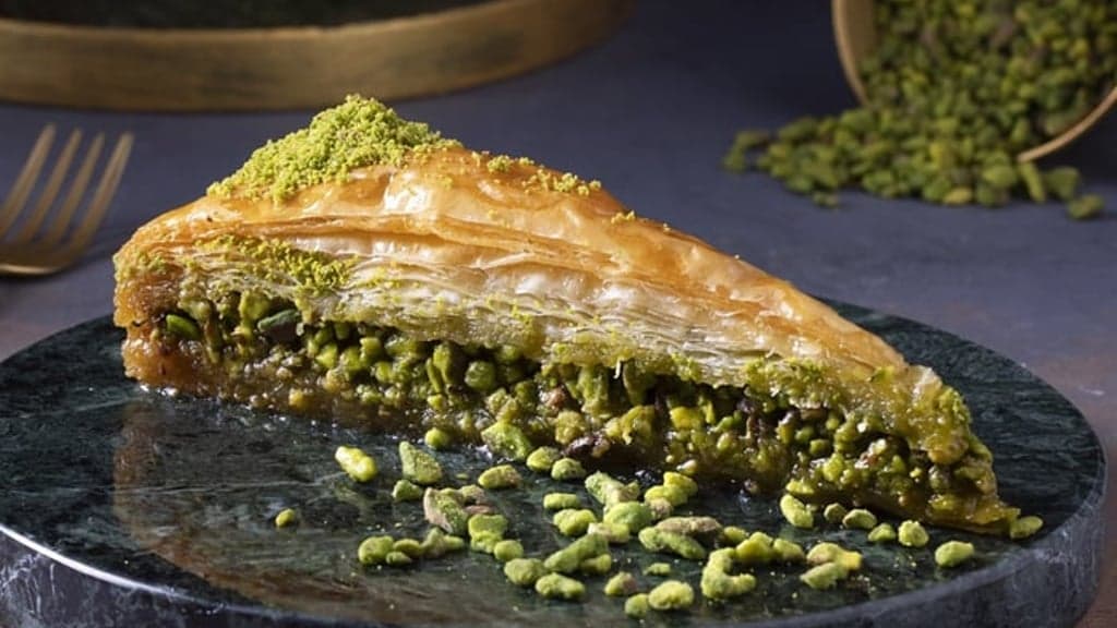 Livraison de Baklava aux Pistaches à Istanbul – Frais & Rapide