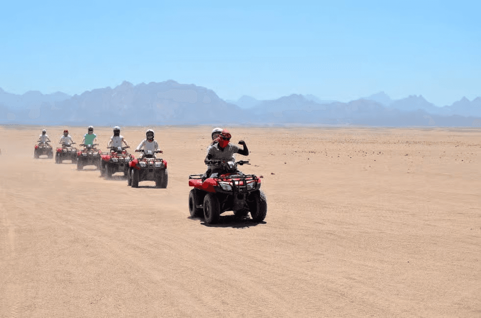 Express Woestijn Safari in Hurghada: Jeep naar Bedoeïendorp, Kameelrit, Quad (30 min) & Go-Kart (15 min)