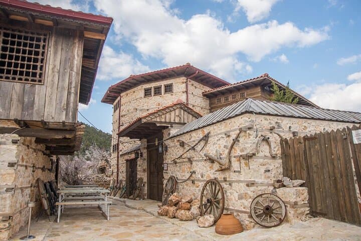 تور یک روزه غار آلتینبشیک و روستای اورمانا